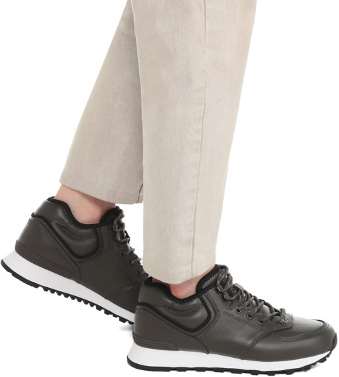 Кроссовки женские