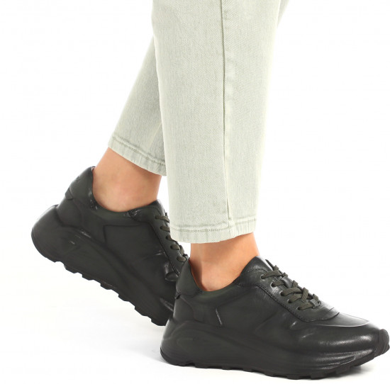 Кроссовки женские