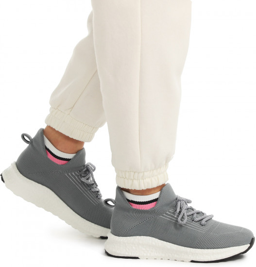 Кроссовки женские