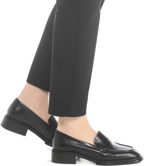 Лоферы женские