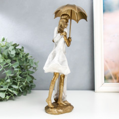 Статуэтка «Влюблённая пара под зонтом на ветру» - Фото 1