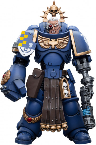 Фигурка «Ultramarines Lieutenant with Power Fist»