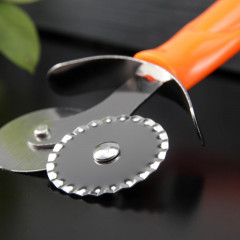 Нож для пиццы и теста «Оранж» - Фото 1