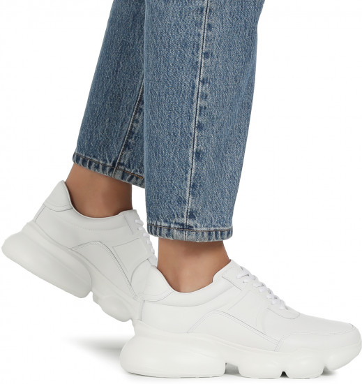 Кроссовки женские