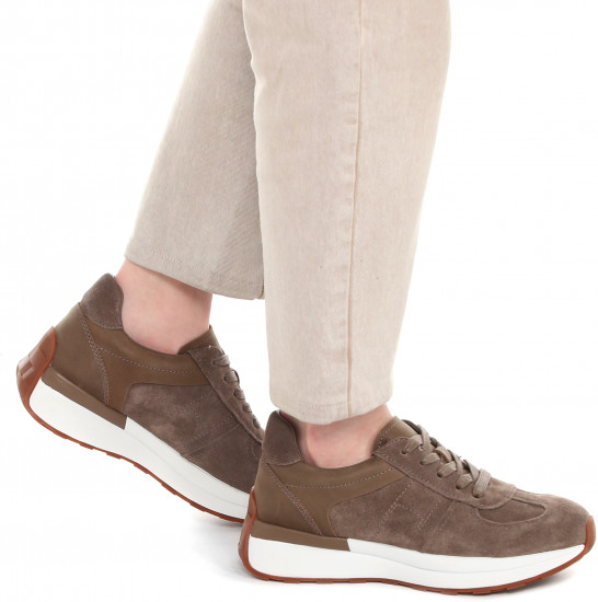 Кроссовки женские