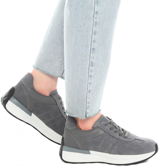 Кроссовки женские