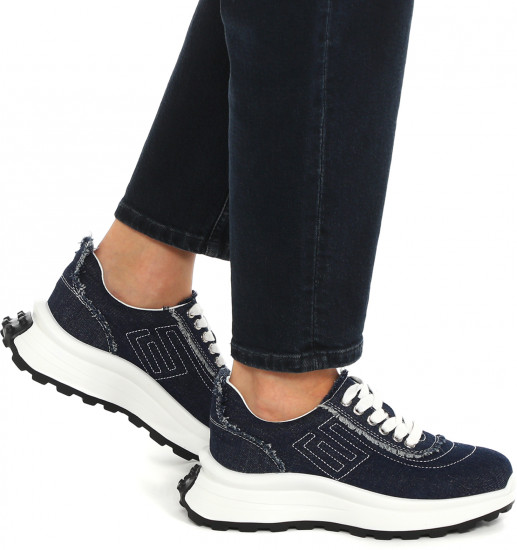 Кроссовки женские