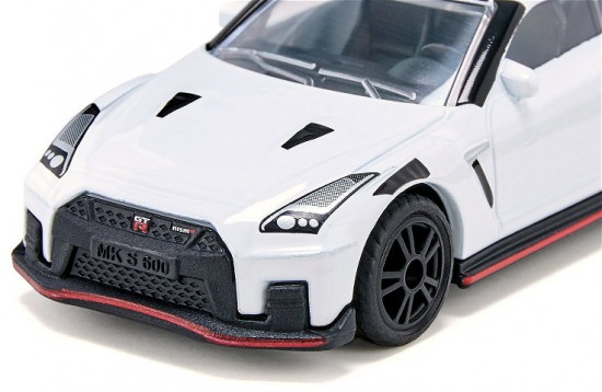 Машина «Nissan GT-R Nismo»