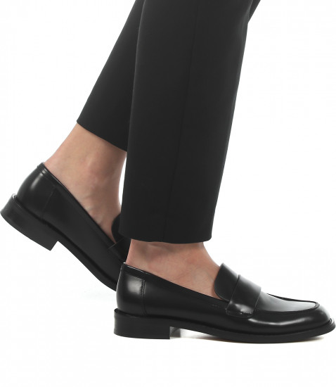 Лоферы женские