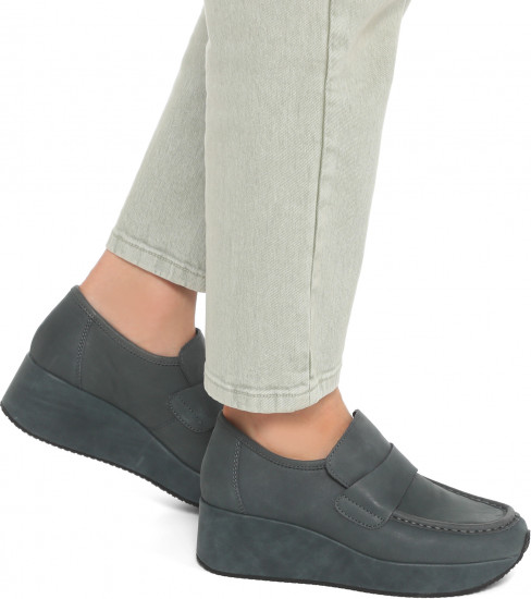 Лоферы женские