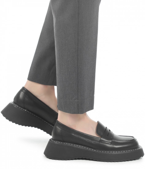 Лоферы женские