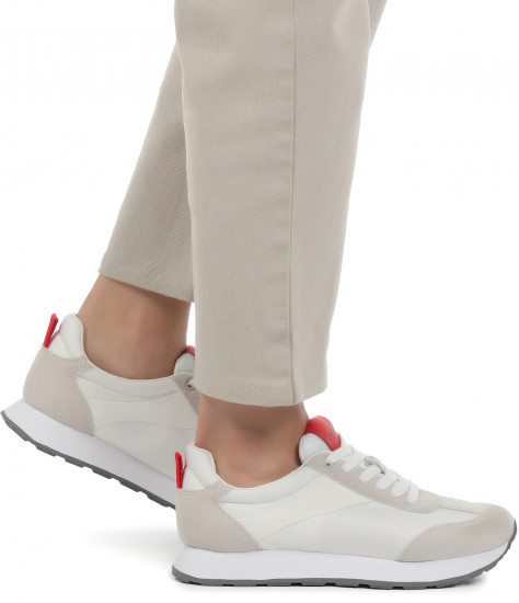 Кроссовки женские