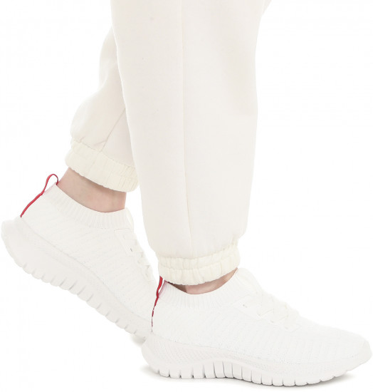 Кроссовки женские