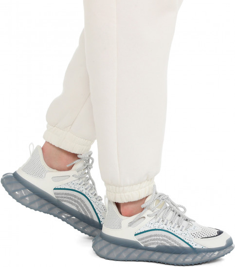 Кроссовки женские