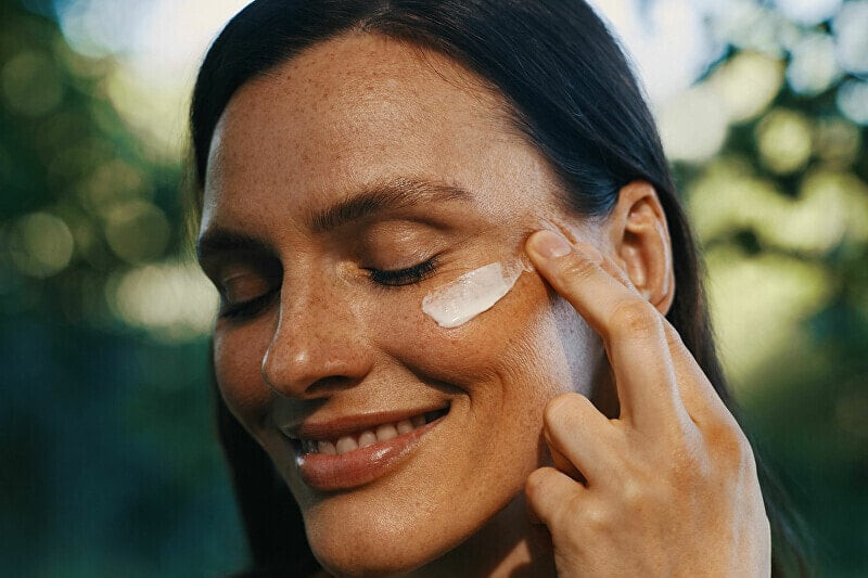 Крем-лифтинг укрепляющий дневной «Pomegranate & Maca Peptide Firming Day Cream» | Granatapfel | Weleda | Фото 8