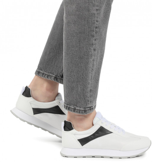 Кроссовки женские