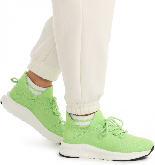 Кроссовки женские