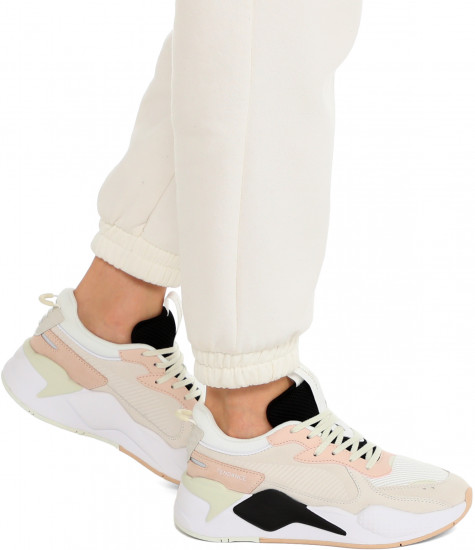 Кроссовки женские