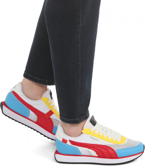 Кроссовки женские