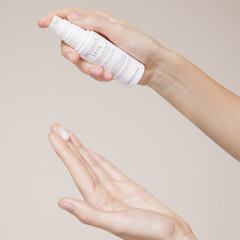 Ультралегкая сыворотка-бустер для лица интенсивное увлажнение и комплексная защита кожи - Фото 3