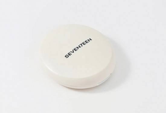Natural Silky Compact Powder Компактная шелковая пудра для лица SPF 15, оттенок 06 Фарфор