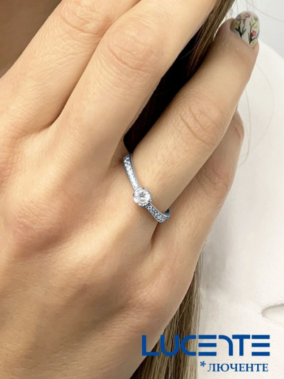 Кольцо из серебра с фианитами