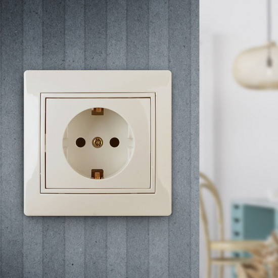 Розетка со шторками