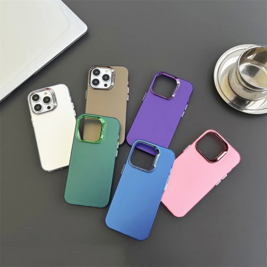 Чехол-накладка на iPhone 15 Metallic