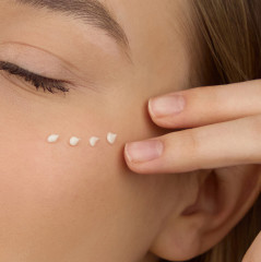 Антивозрастной крем для век со змеиным ядом и золотом «Gold Premium Syn-Ake Anti-Wrinkle Eye Cream» - Фото 8