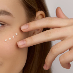 Антивозрастной крем для век со змеиным ядом и золотом «Gold Premium Syn-Ake Anti-Wrinkle Eye Cream» - Фото 10