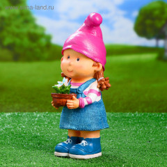 Фигура садовая «Девочка-гном с цветочком» - Фото 1