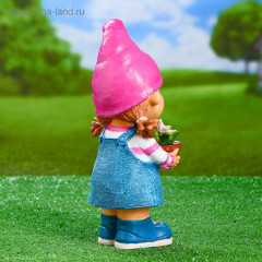 Фигура садовая «Девочка-гном с цветочком» - Фото 3