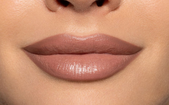 Помада-карандаш двусторонняя для губ «Vamp! Creamy Duo», тон 002 Medium nude