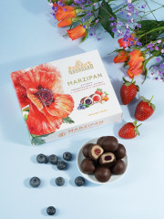 Конфеты марципан с клубникой и черникой - Фото 1