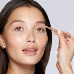 Пинцет для коррекции бровей скошенный «Rose Gold Slant» - Фото 2