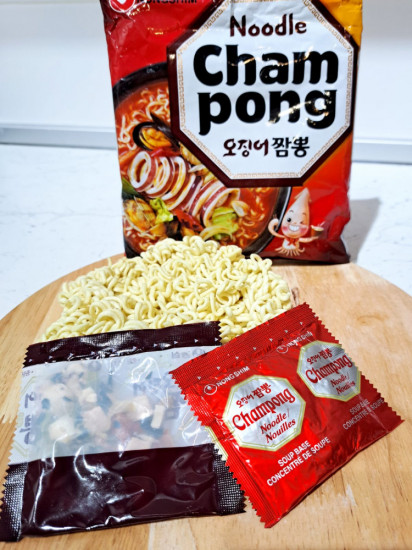 Лапша быстрого приготовления острая с морепродуктами «Cham pong»