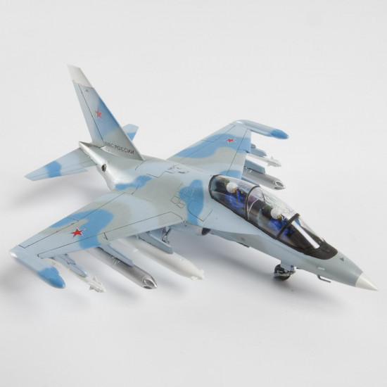 Модель для склеивания «Самолет Як-130»
