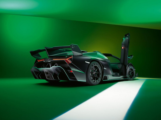 Black Beauties. Iconic Cars