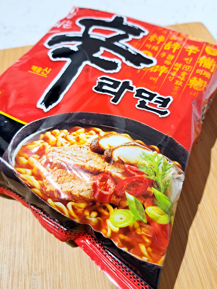 Набор лапши быстрого приготовления Шин Рамен Shin Ramyun, острый перец ...
