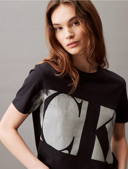 Футболка женская «Relaxed Slant Monogram»