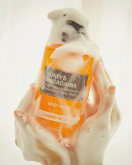Гель для душа Honey & Macadamia Body Wash Cherry Blossom - Фото 1