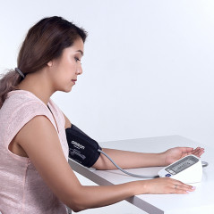 Тонометр автоматический OMRON M3 Expert с адаптером (22-42 см) - Фото 2