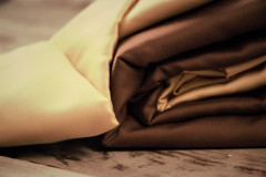 Комплект постельного белья Loft (евро, сатин-премиум, 2 наволочки 50х70 и 2 наволочки 70х70, коричневый-бежевый) - Фото 2