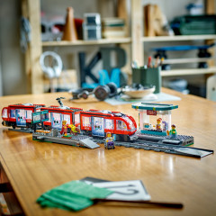Конструктор City 60423 Трамвай и станция в центре города. Downtown Streetcar and Station - Фото 4