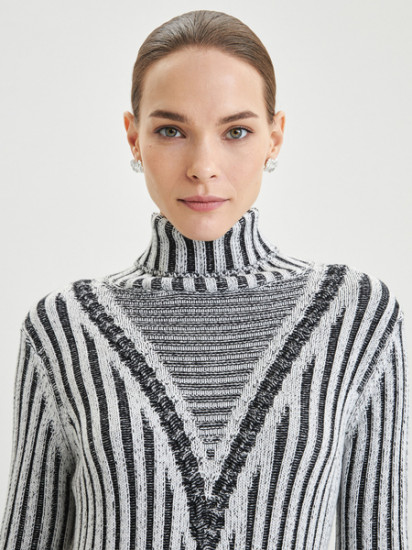 Свитер женский