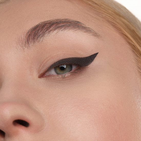 Карандаш для глаз «High Impact Custom Black Kajal», оттенок 01 Blackened black