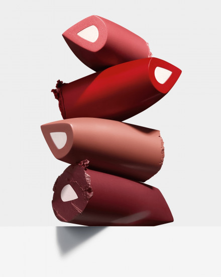 Помада для губ «Dramatically Different Lipstick Shaping Lip Colour», тон 04 Canoodle