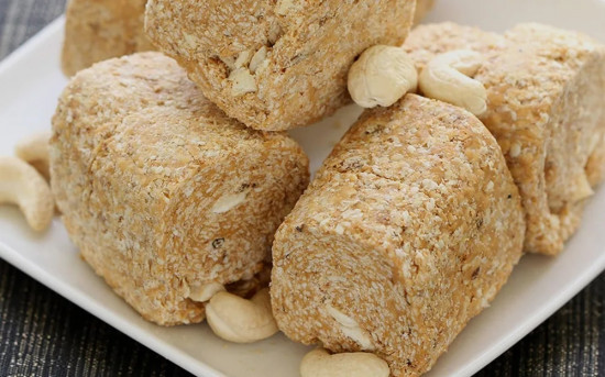 Рулетики с кунжутом, кешью и арахисом