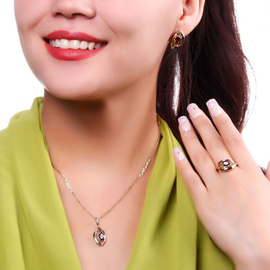 Кольцо из золота с полудрагоценным камнем