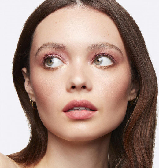 Пудра-хайлайтер для лица «Extra Dimension Skinfinish Bubbles & Bows», оттенок Wrapped In Gold